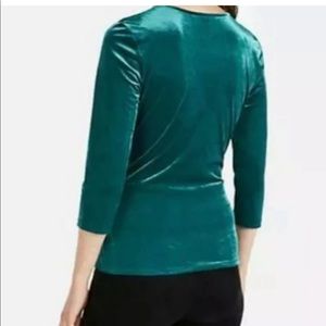 🌻Nwt Express wrapped velvet green top